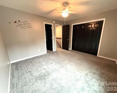 327 Eastwood Drive - Photo Thumbnail 8