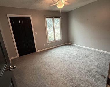 327 Eastwood Drive - Photo Thumbnail 9