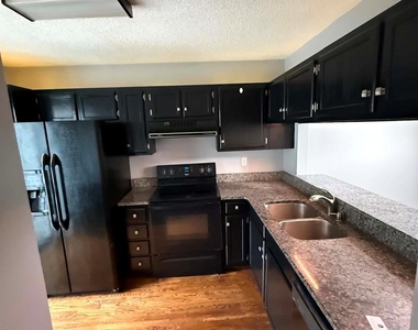 327 Eastwood Drive - Photo Thumbnail 13