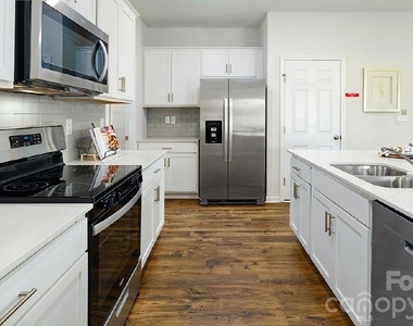 1330 37th Avenue Lane Ne - Photo Thumbnail 4