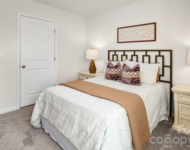1330 37th Avenue Lane Ne - Photo Thumbnail 8