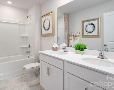 1330 37th Avenue Lane Ne - Photo Thumbnail 14