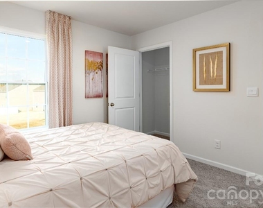 1330 37th Avenue Lane Ne - Photo Thumbnail 13