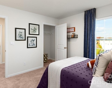 1330 37th Avenue Lane Ne - Photo Thumbnail 10