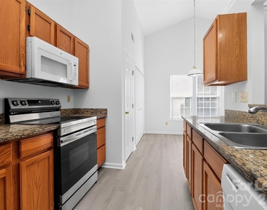 3411 Pondridge Court - Photo Thumbnail 15