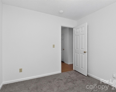 3411 Pondridge Court - Photo Thumbnail 20