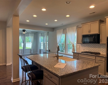 6308 Durango Way - Photo Thumbnail 9