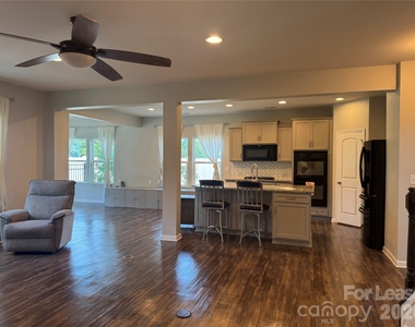 6308 Durango Way - Photo Thumbnail 8