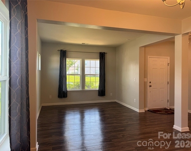 6308 Durango Way - Photo Thumbnail 4