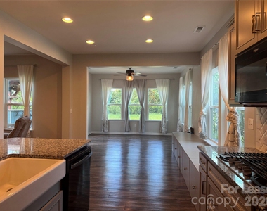 6308 Durango Way - Photo Thumbnail 10