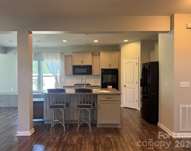 6308 Durango Way - Photo Thumbnail 5