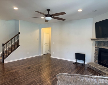 6308 Durango Way - Photo Thumbnail 14