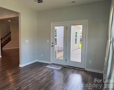 6308 Durango Way - Photo Thumbnail 12