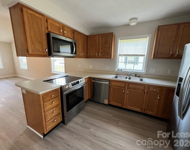 122 Springwood Lane - Photo Thumbnail 6