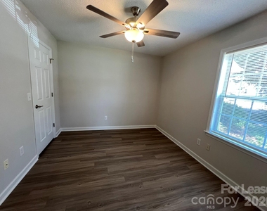 122 Springwood Lane - Photo Thumbnail 14