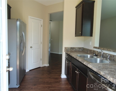 9348 Hamel Street - Photo Thumbnail 5