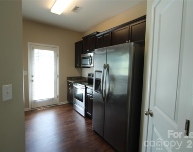 9348 Hamel Street - Photo Thumbnail 11