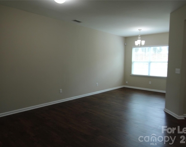 9348 Hamel Street - Photo Thumbnail 3