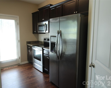 9348 Hamel Street - Photo Thumbnail 4