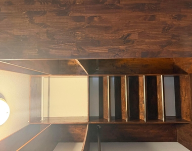 9209 Southampton Place - Photo Thumbnail 12
