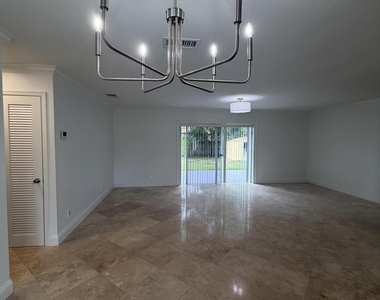 9209 Southampton Place - Photo Thumbnail 2