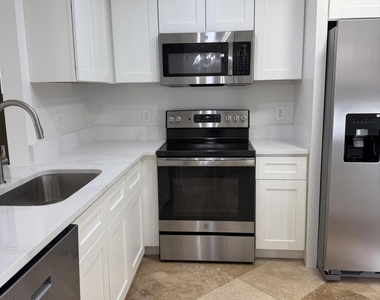 9209 Southampton Place - Photo Thumbnail 19
