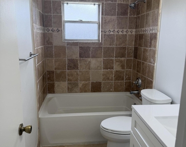 9209 Southampton Place - Photo Thumbnail 10