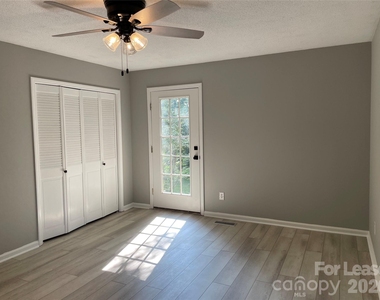 7942 Lake Vista Drive - Photo Thumbnail 21
