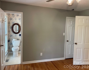 7942 Lake Vista Drive - Photo Thumbnail 30