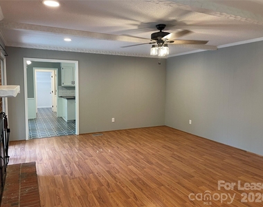 7942 Lake Vista Drive - Photo Thumbnail 15
