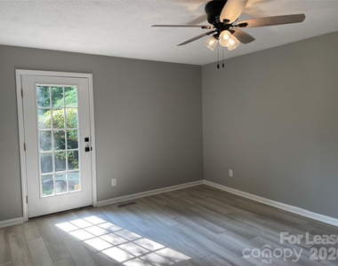 7942 Lake Vista Drive - Photo Thumbnail 20