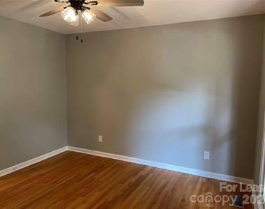 7942 Lake Vista Drive - Photo Thumbnail 31