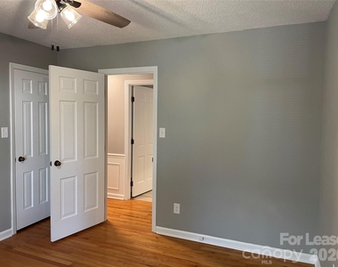 7942 Lake Vista Drive - Photo Thumbnail 32