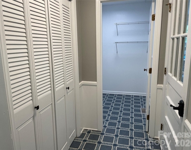7942 Lake Vista Drive - Photo Thumbnail 13