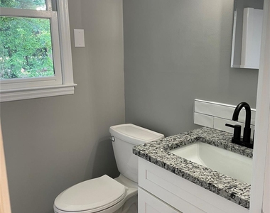 7942 Lake Vista Drive - Photo Thumbnail 24