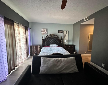 12737 Westhampton Circle - Photo Thumbnail 5