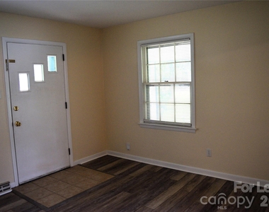 515 Kerr Street - Photo Thumbnail 3