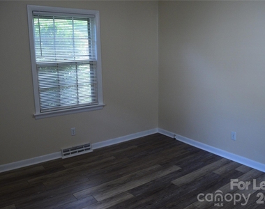515 Kerr Street - Photo Thumbnail 16