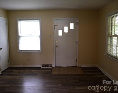 515 Kerr Street - Photo Thumbnail 4