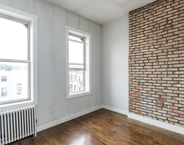 252 Stockholm St - Photo Thumbnail 3