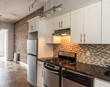 252 Stockholm St - Photo Thumbnail 4
