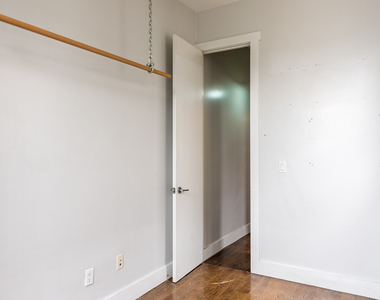 252 Stockholm St - Photo Thumbnail 6