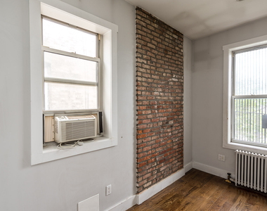 252 Stockholm St - Photo Thumbnail 7
