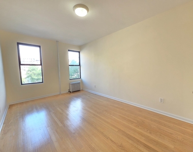 West 171st Street - Photo Thumbnail 3