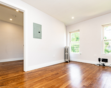 135 Decatur St - Photo Thumbnail 2