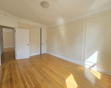 West 170th Street - Photo Thumbnail 4