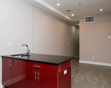 1020 Park Pl - Photo Thumbnail 15