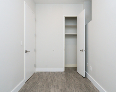 1020 Park Pl - Photo Thumbnail 9