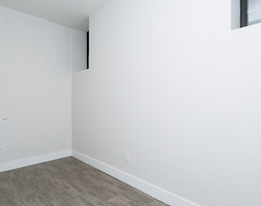 1020 Park Pl - Photo Thumbnail 2