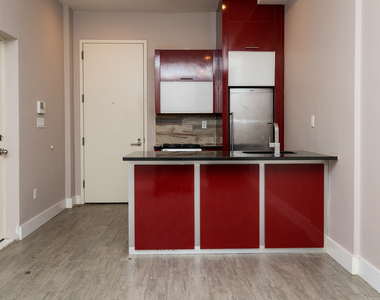 1020 Park Pl - Photo Thumbnail 13